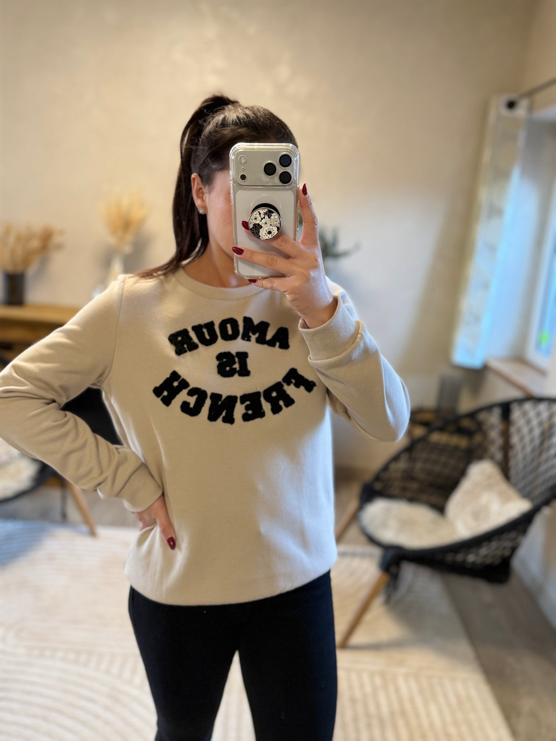 Sweat-shirt amour is French