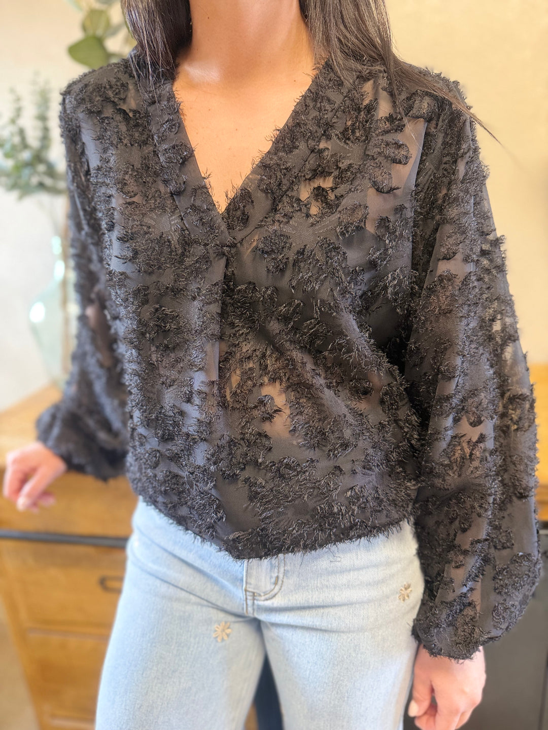 Blouse noire Ramy femme col V élégant