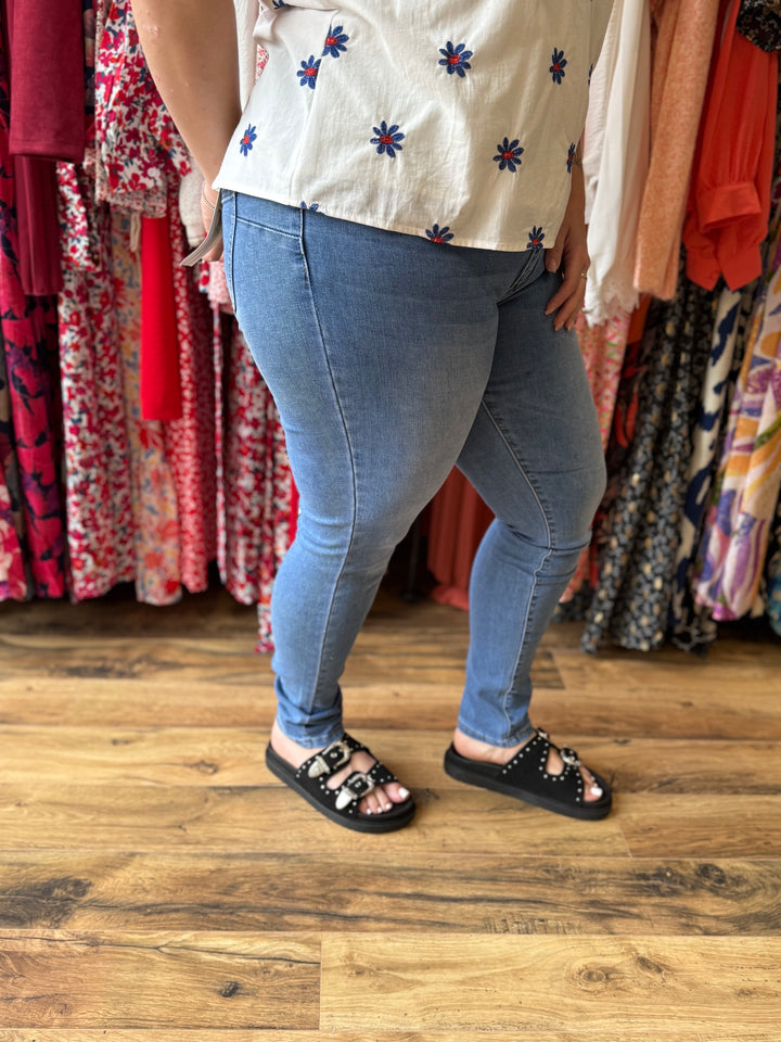 Jean Madri curvy