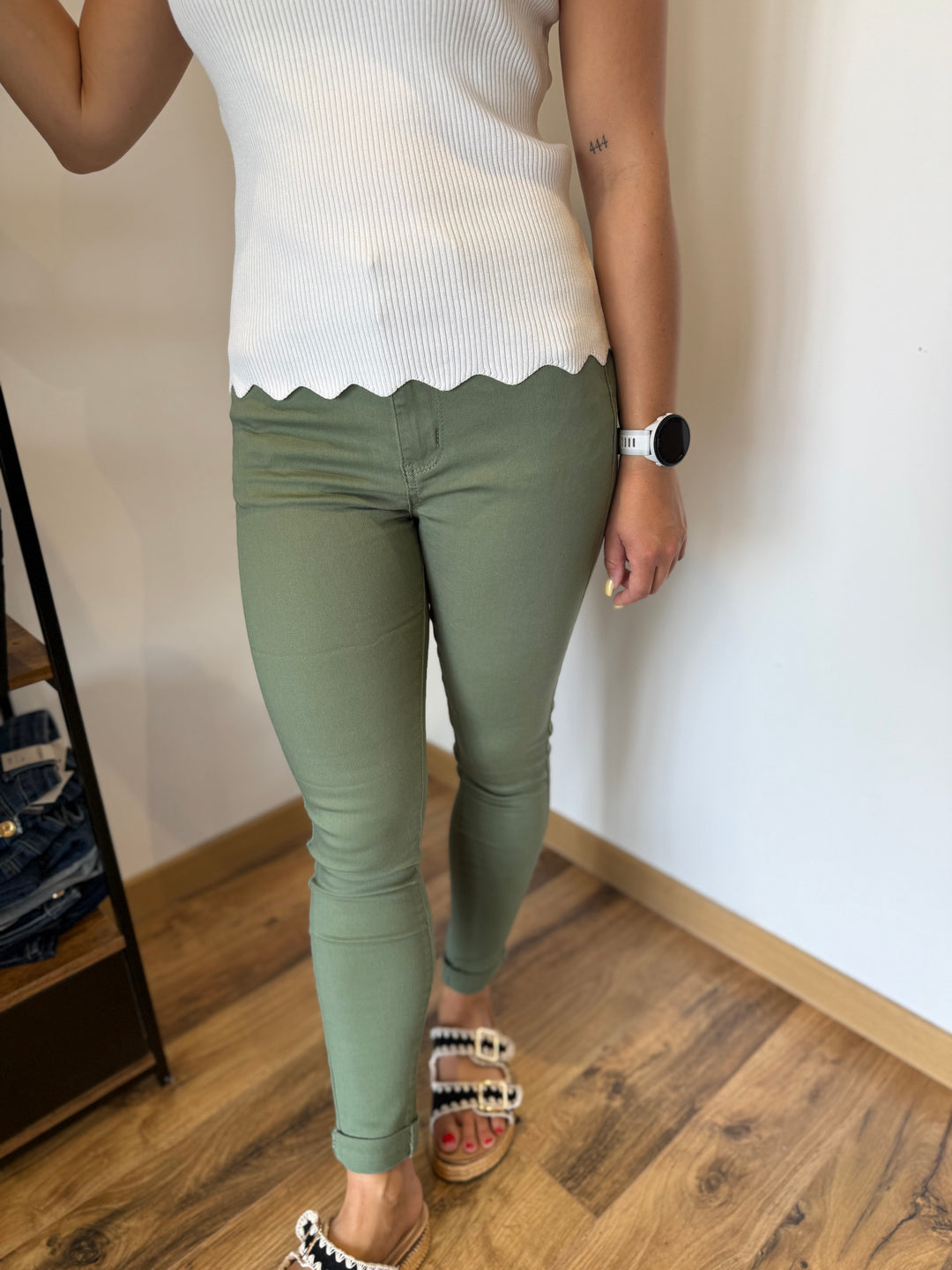 Jean fin Rania kaki