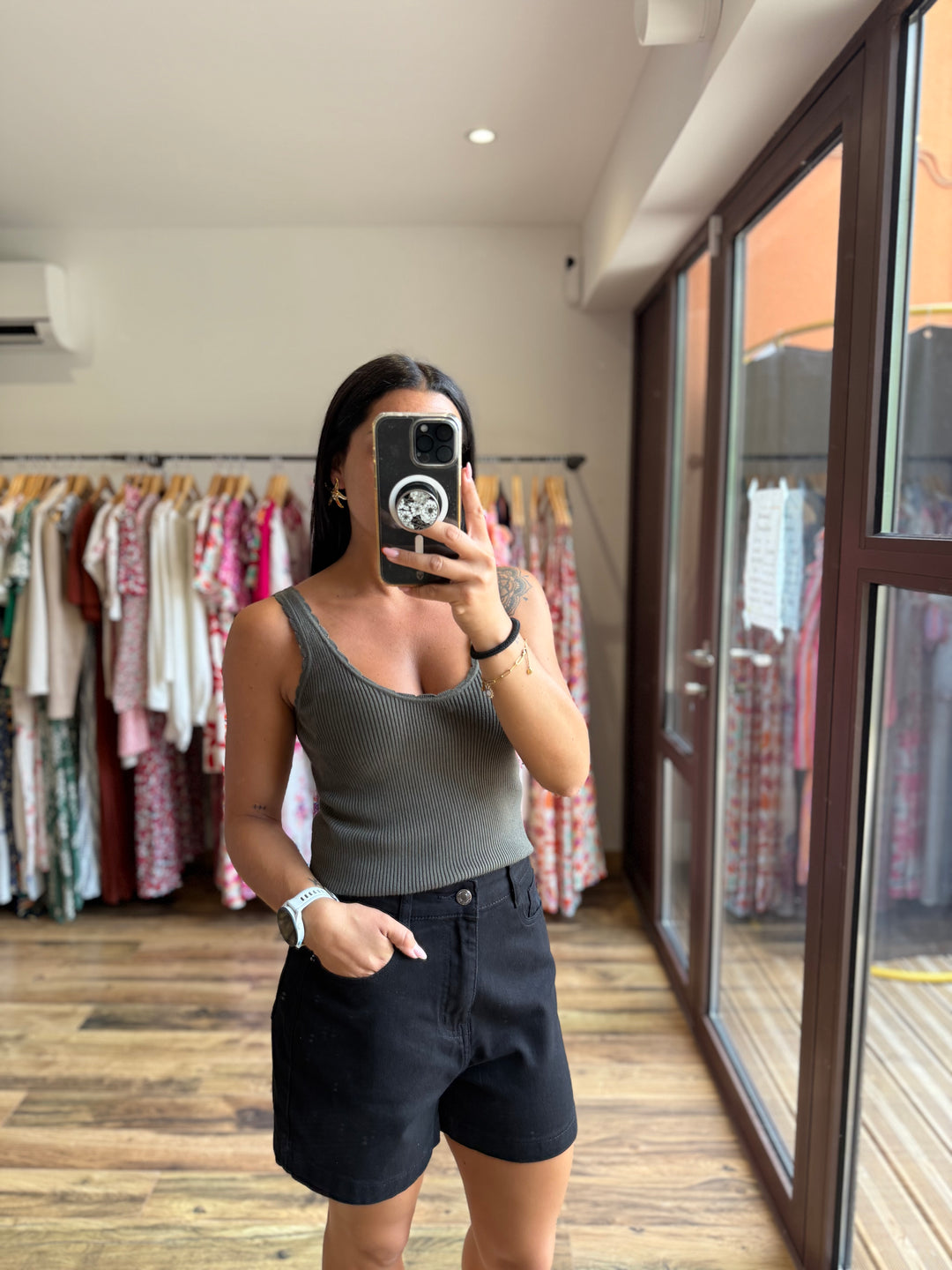 Top Molos kaki