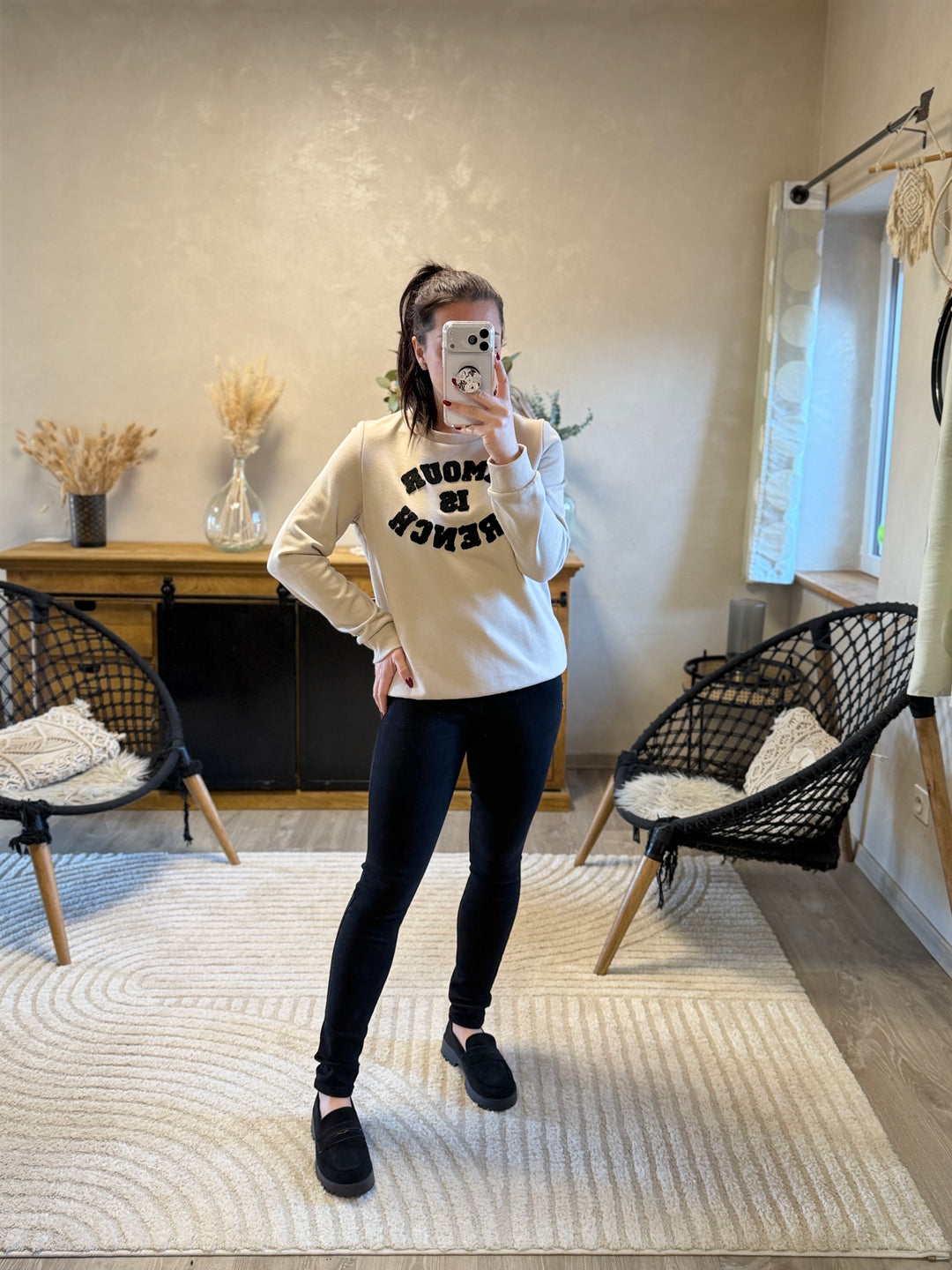 Sweat-shirt amour is French