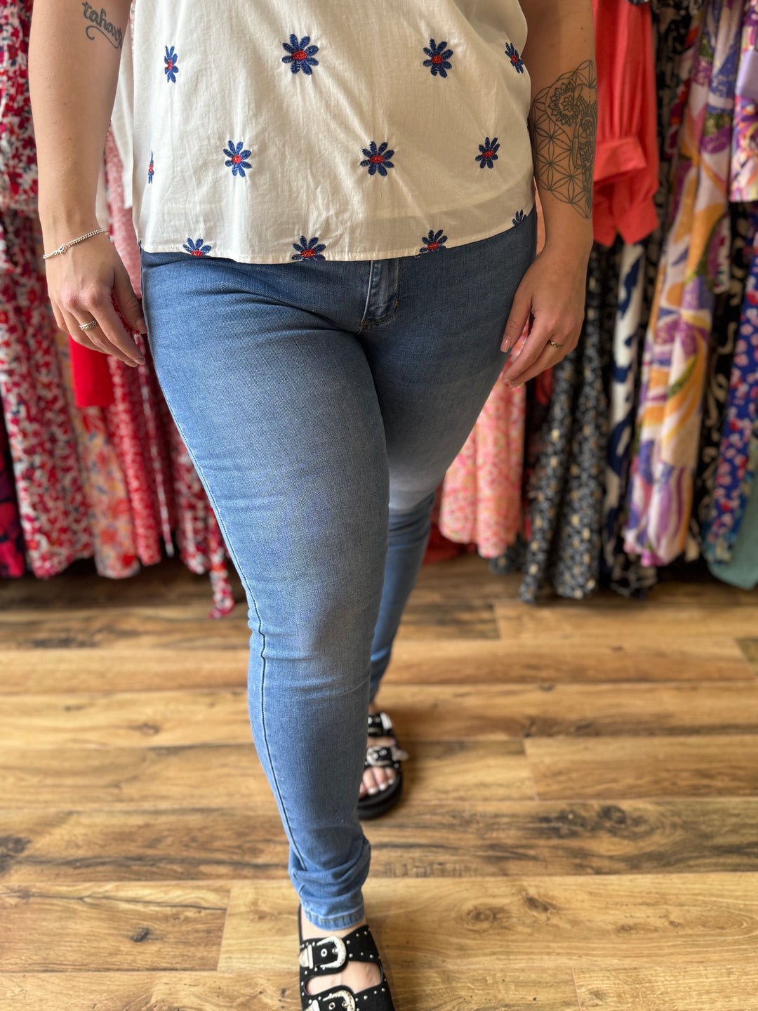 Jean Madri curvy