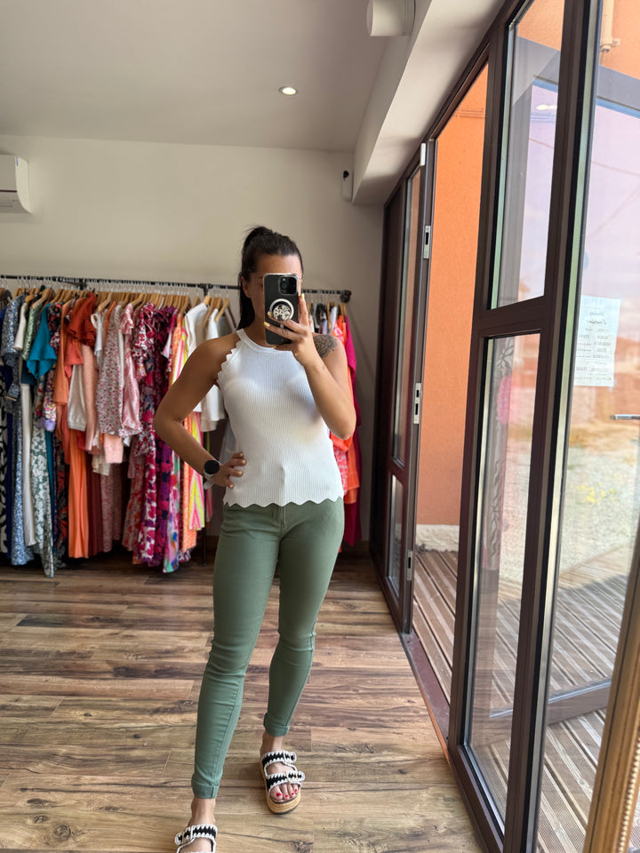 Jean fin Rania kaki